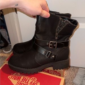 Biker boots